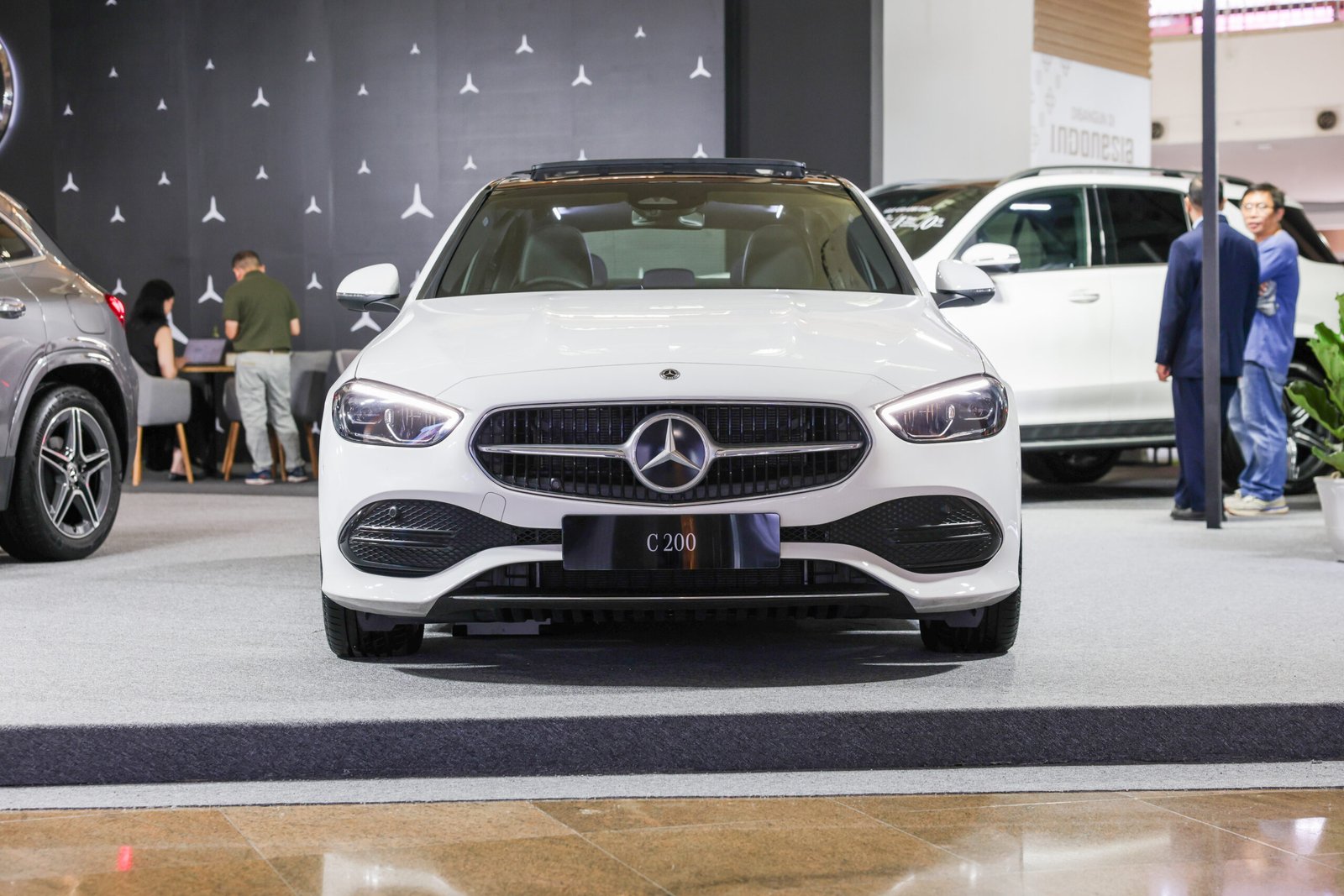 Lebih Mewah dan Nyaman dengan Panoramic Sliding Sunroof : Mercedes-Benz C 200 Avantgarde Line
