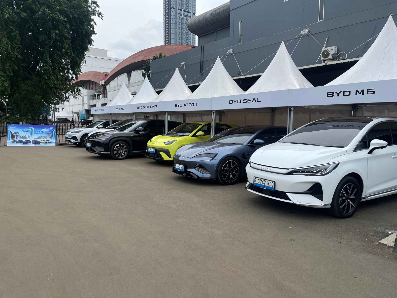 Mobil-mobil BYD Dites Oleh Ribuan Pengunjung IIMS 2026