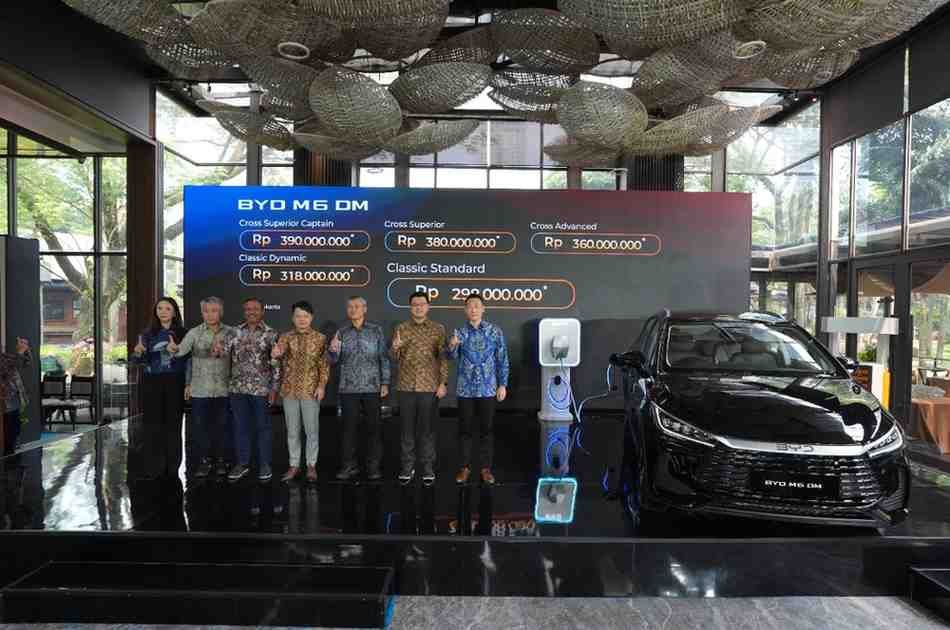 BYD Umumkan Harga Resmi M6 DM, Berikut Daftar Harganya